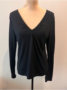 Black V-Neck Long Sleeve Women's Yoga Top